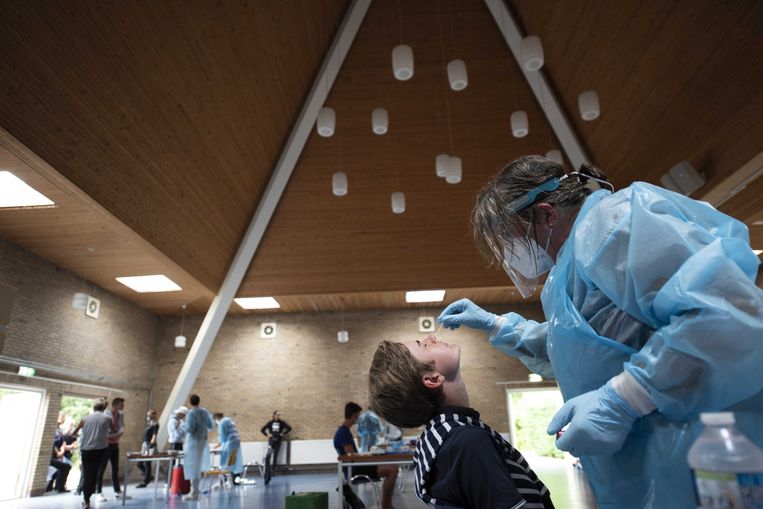Zuid-Afrika heft lockdown op na daling coronabesmettingen - Trouw
