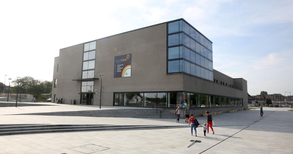 Zwembadhulpje krijgt celstraf met uitstel: “Een 3-jarig meisje op de mond kussen kan écht niet”.