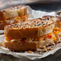 Dít is hoe je een tosti à la Gordon Ramsay maakt