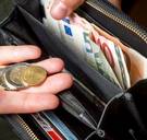 Uitkeringen en pensioenen stijgen door overschrijding spilindex