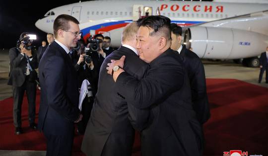 ‘Poetin houdt ons eigenlijk een spiegel voor’: Tom Sauer over het akkoord tussen Poetin en Kim Jong-un