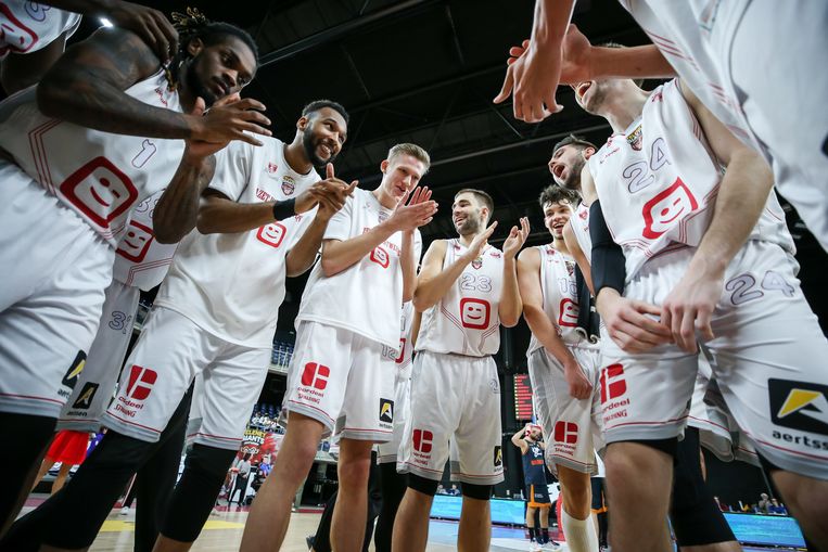 Antwerp Giants met één been in bekerfinale na verpletterende zege tegen