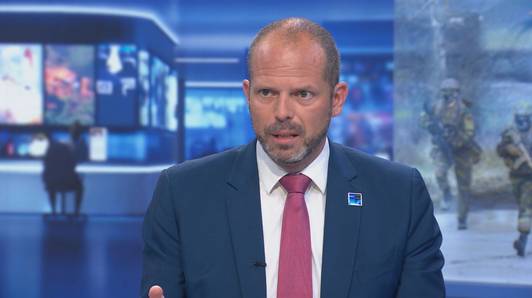 “Te duur en steevast te laat”: blaast Theo Francken militaire miljardendeal met Nederland op in oktober?