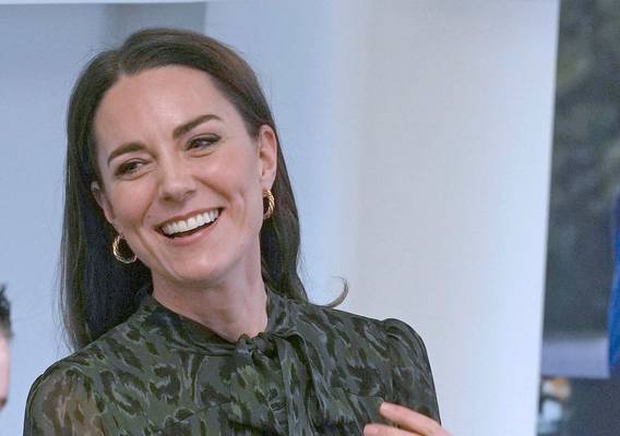 Duchess Kate verschijnt in trendy jurk met luipaardprint