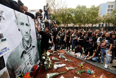 Fans herdenken Chester Bennington
