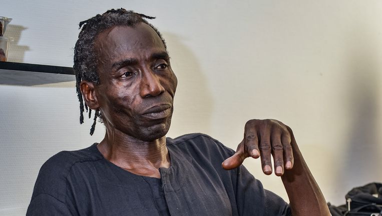Papa Thiam woont gewoon in Brussel en doet voor eerst zijn ...