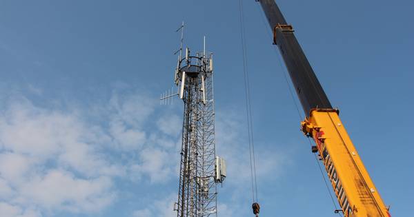 Antennemast bij scoutingtoren in Geesteren