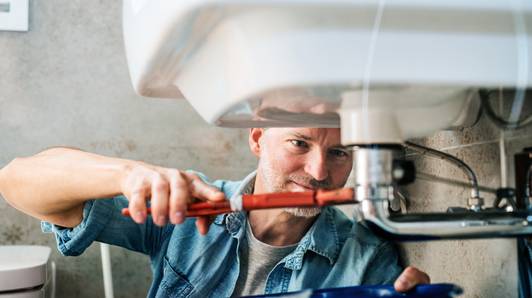 Loodgieter nodig? Dit krijg je vergoed van je brandverzekering