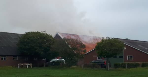 Veel rook bij schuurbrand in Bentelo, oorzaak nog onduidelijk: BENTELO