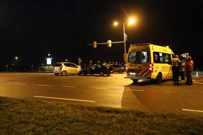 Persoon gewond door botsing tussen twee auto's in Enspijk