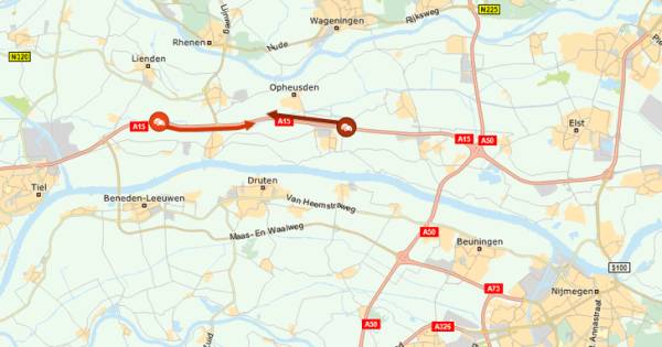 A15 richting Nijmegen afgesloten door ongeval bij Ochten - De Gelderlander