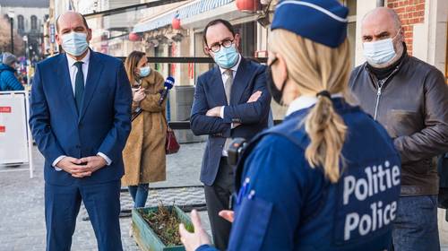 Brusselse politie opent met discrete patrouilles jacht op mannen die vrouwen lastigvallen: “We gaan die mannen zoeken”