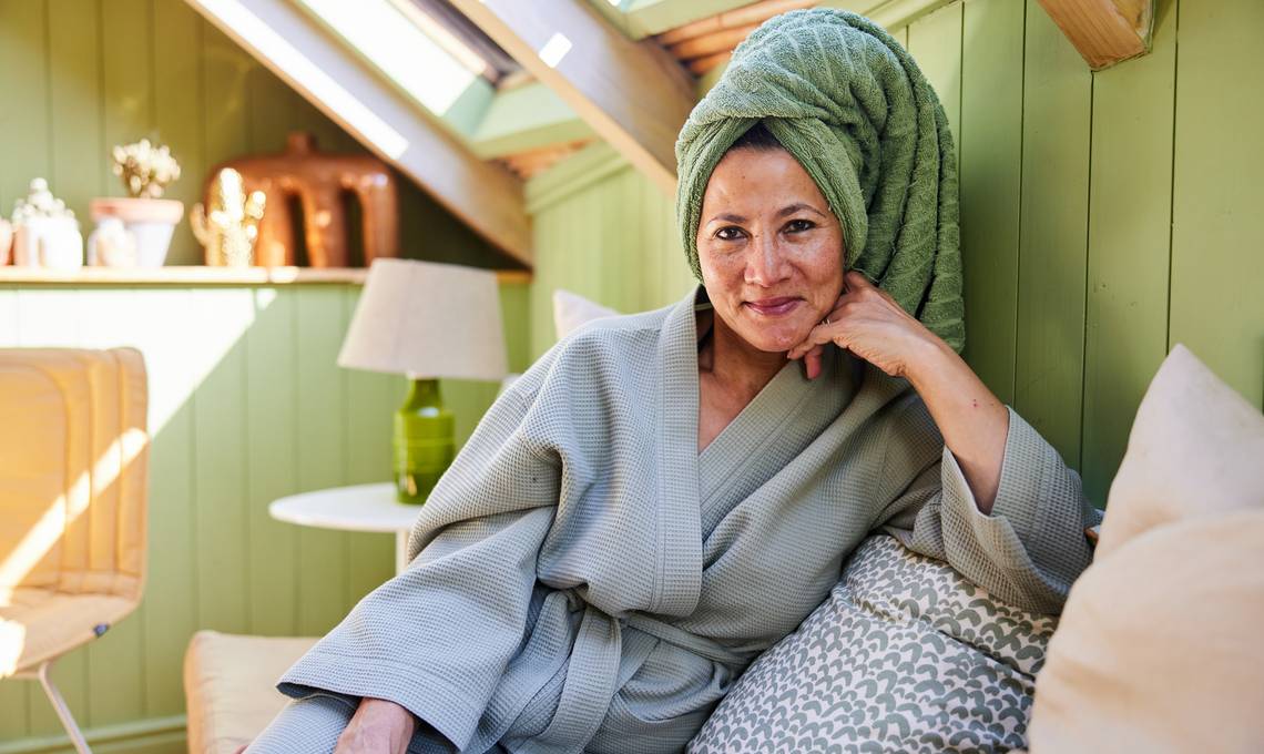 Expert legt uit: hierom kan je nat haar beter niet in een handdoek draaien