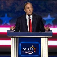 Trump en Vance gaan op campagne in dieprode gebieden • Texaanse kandidaat-senator erkent achter gesloten deuren dat Trump blok aan been van Republikeinen is
