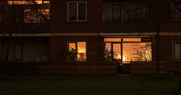 Stroomstoring treft bijna 800 huizen in Woerden tijdens Lille - Ajax | Woerden | AD.nl