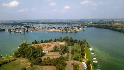 Blauwalg is weer weg bij Hanzeland en Het Groene Eiland