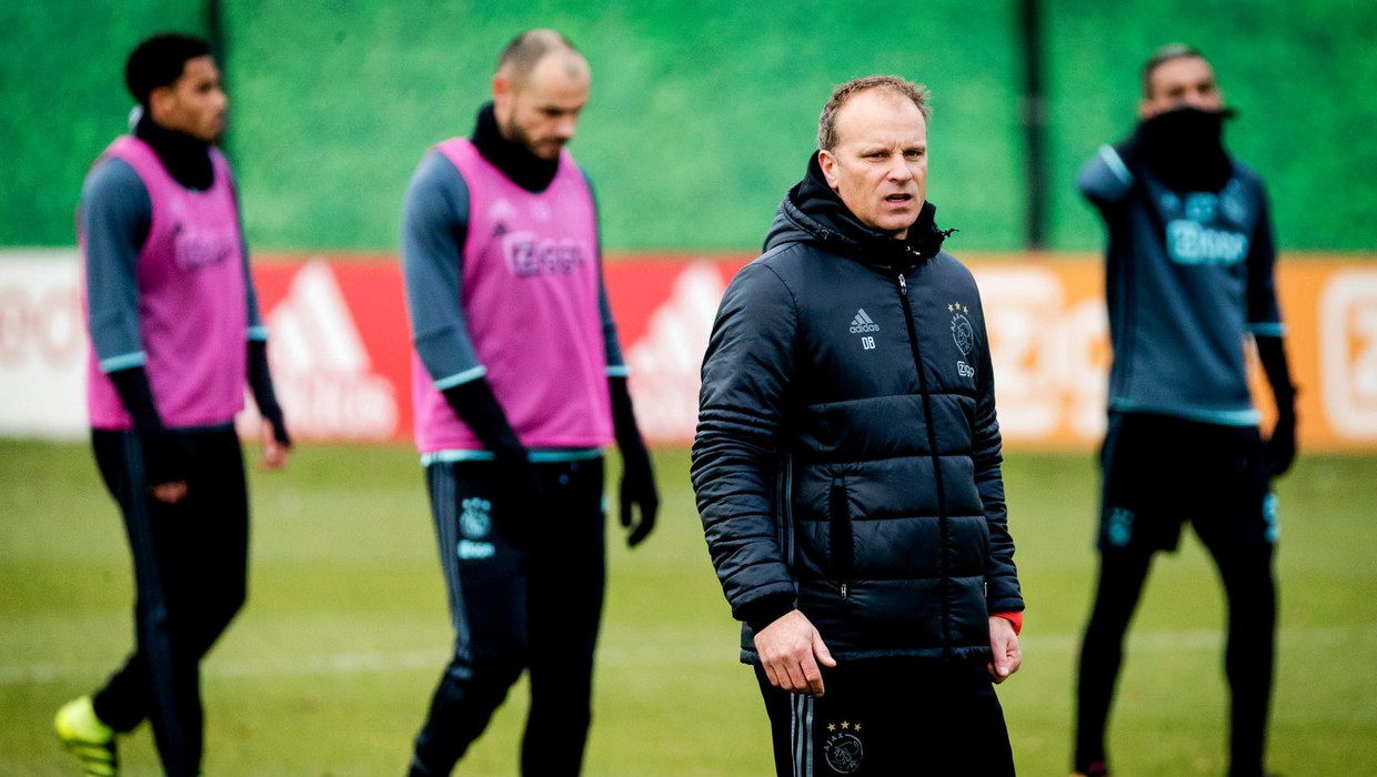 Dennis Bergkamp tekent bezwaar aan tegen ontslag bij Ajax ...