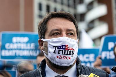 Italiaanse oppositieleider Salvini gespot met mondmasker voor Trump