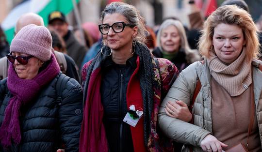 Waarom een eredoctoraat voor VN-rapporteur voor Palestina Francesca Albanese zo gevoelig ligt
