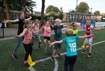 Loilse jeugd werkt zich in het zweet tijdens bootcamp: ‘Morgen hebben ze allemaal spierpijn’