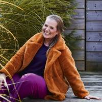 Roelie (60) zorgt voor haar man, haar zus én haar twee zoons