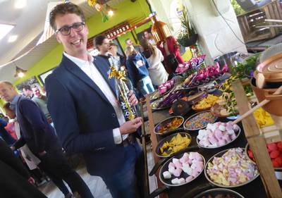 ‘Adje’ in tranen bij afscheid van pretpark dat hij opbouwde met burgemeester Winterswijk