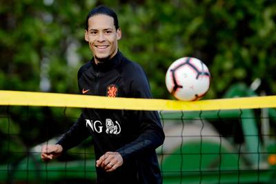 Oranje-aanvoerder Van Dijk in vijf karaktertrekken