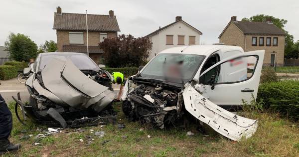 #VELDDRIEL - Bij een ongeval op de #Wordenseweg in Velddriel is woensdagavond een bestuurder zwaargewond geraakt. .