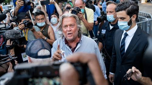 Hoe Trumps vertrouweling Steve Bannon duizenden bange burgers bedroog