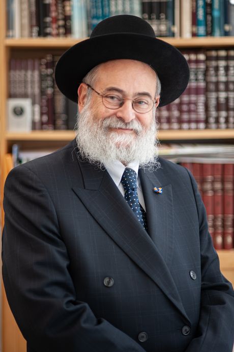 Opperrabbijn Jacobs uit Amersfoort geschokt: ‘Voetballende kinderen trekken zich niks aan van Dodenherdenking’  