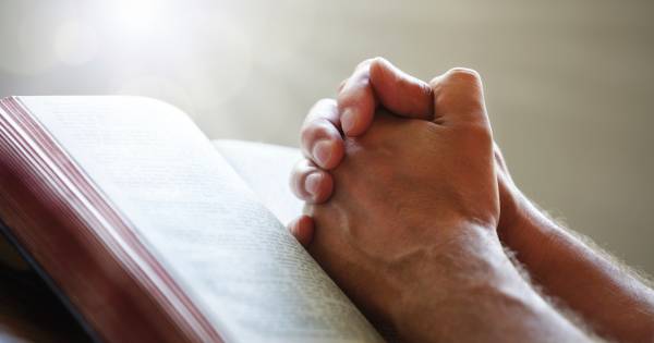 Predikant Oosterland wordt onwel tijdens avonddienst en overlijdt - PZC