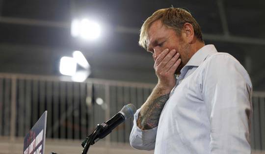 Oesterkweker en ex-marinier Graham Platner moest de hoop van de Democraten worden. Tot zijn campagne deze week volledig implodeerde