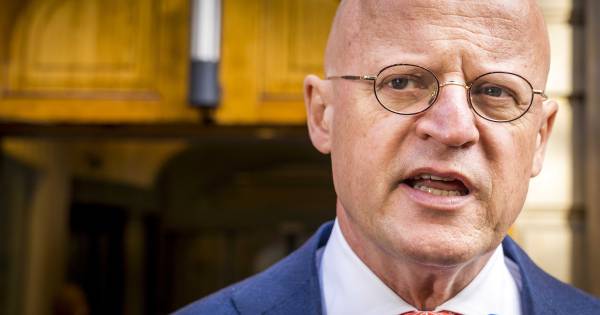 Als het kalf op de bodem van de beerput vermoord is, dempt men de put.