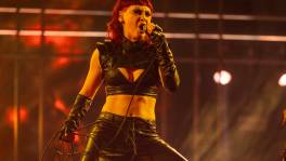 Silke ontpopt zich tot een echte rock chick met ‘Make Me Wanna Die’