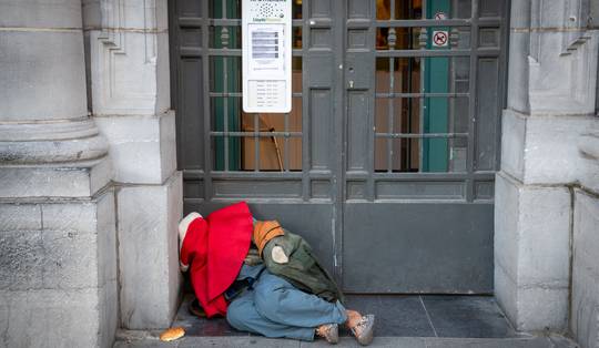 Antwerpse sociale sector waarschuwt voor gevolgen besparingen: ‘We dreigen nu de meest kwetsbare mensen te verliezen’