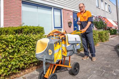 Maak kennis met Kees (84): de oudste postbode van Nederland