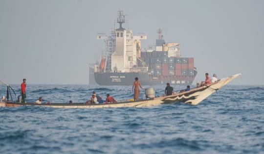 Slecht nieuws voor internationaal scheepvaartverkeer: door Iran gesteunde Houthi’s nemen strategisch eiland in zeestraat Bab el-Mandeb in