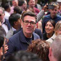 Plots is de premier weer de populairste Britse politicus. Dankzij TikTok en podcasts