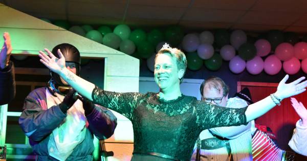 In Etten regeert prinses Miranda, Azewijnse scepter in handen van prins Marco