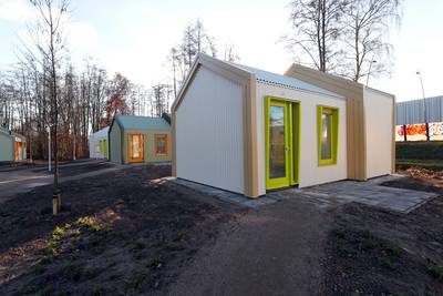 Streep door asowoningen aan Kievitsmeent in Ede