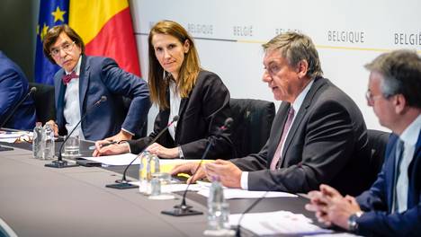 Frustratie over laattijdige persconferentie Veiligheidsraad: acht uur wachten, en waarop?