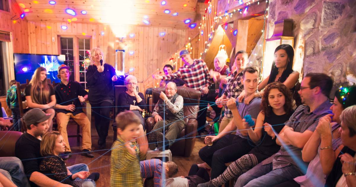Politie checkt volle woonkamer tijdens oud en nieuw; 'Dat is reden om aan  te bellen' | Eindhoven | ed.nl