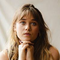 Schrijfster Rosalie Dielesen is het kind van een spijtmoeder: ‘Vandaag spelen mijn ouders geen rol meer in mijn leven’