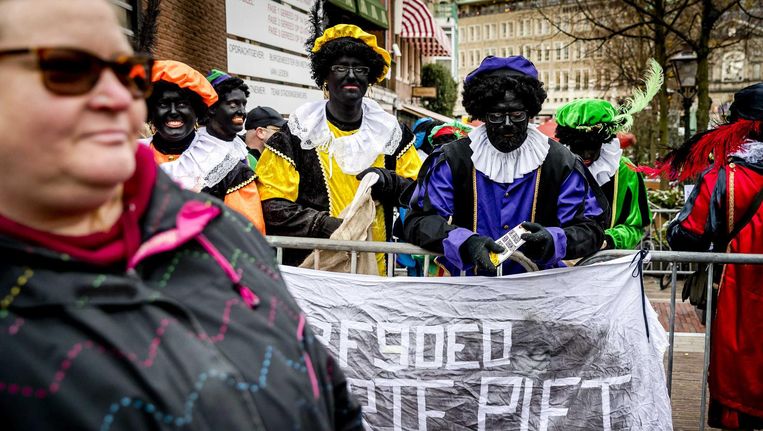 Alles Draait Om De Vraag Vertrekt Piet Stilletjes Of Onder