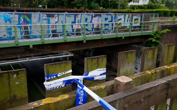 Verdachte opgepakt na vondst TATP-springstof langs treinsporen in Jette