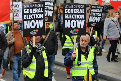 Gele hesjes nu ook in Londen: honderden demonstranten op de been