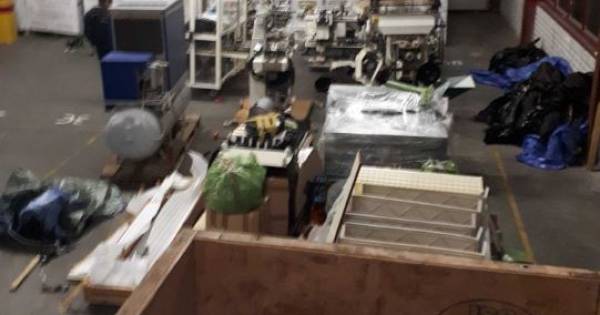 FIOD en douane ontdekken per toeval machines voor productie van illegale sigaretten in Hazeldonk