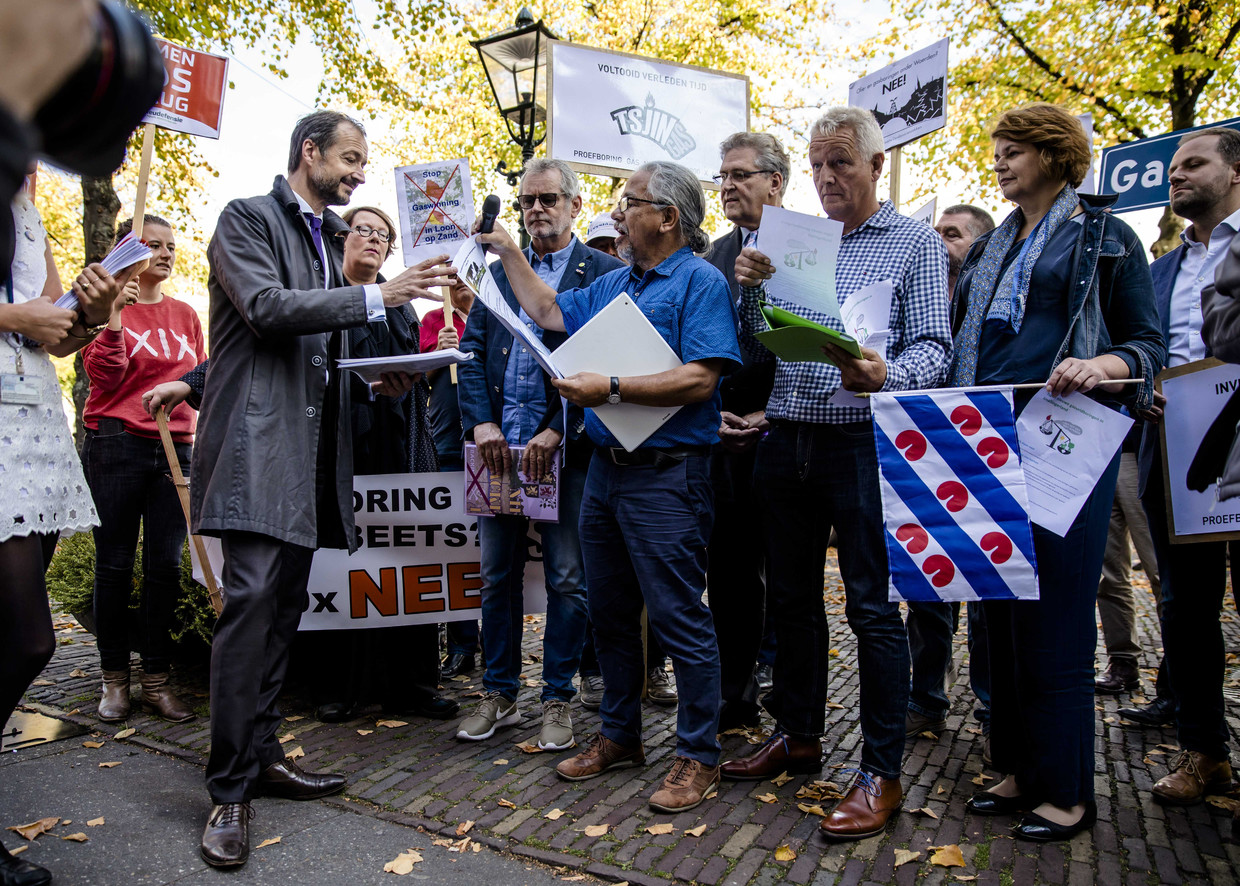 Friesland people demonstrate against gas extraction by Vermilion corporation, ANP photo