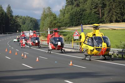 Meerdere doden en 30 gewonden bij busongeluk Duitsland