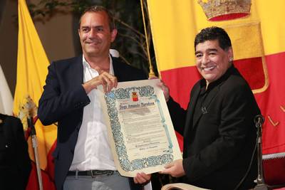 Maradona officieel ereburger van Napels